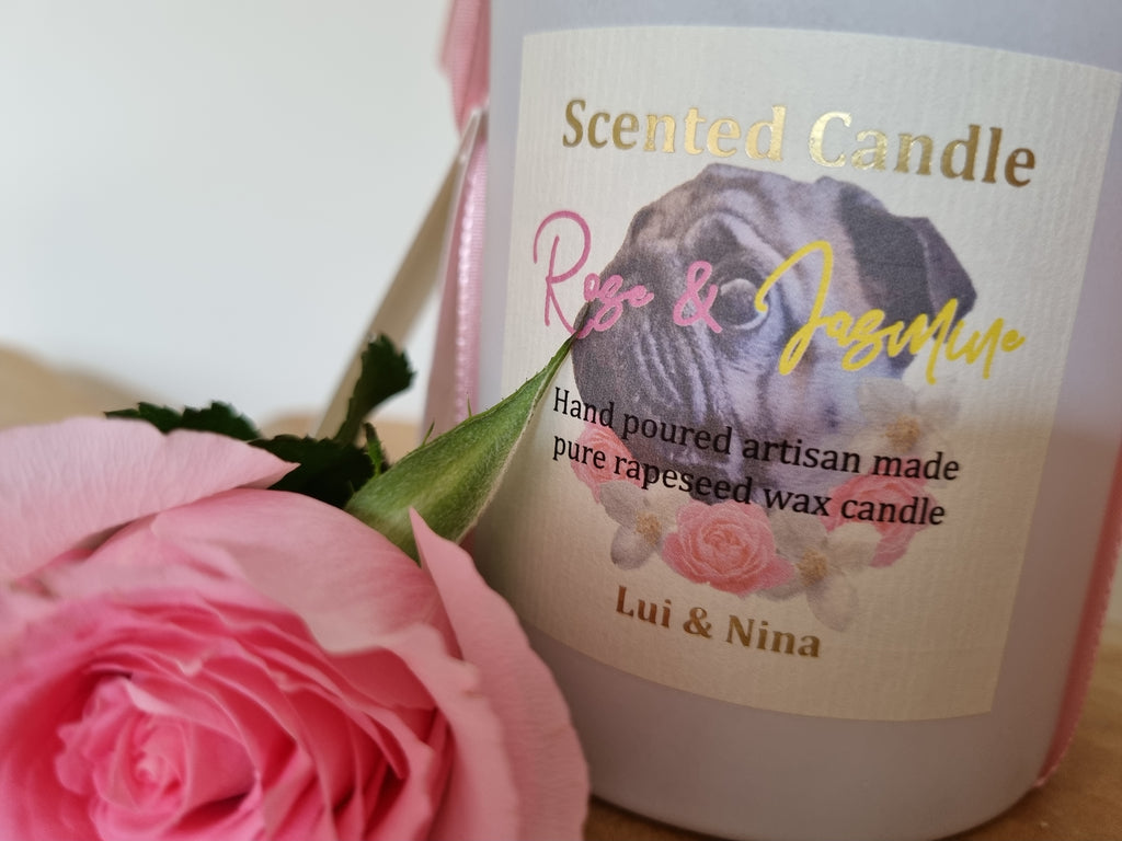 Scented anti-stress candle with a delightful scent of rose and jasmine